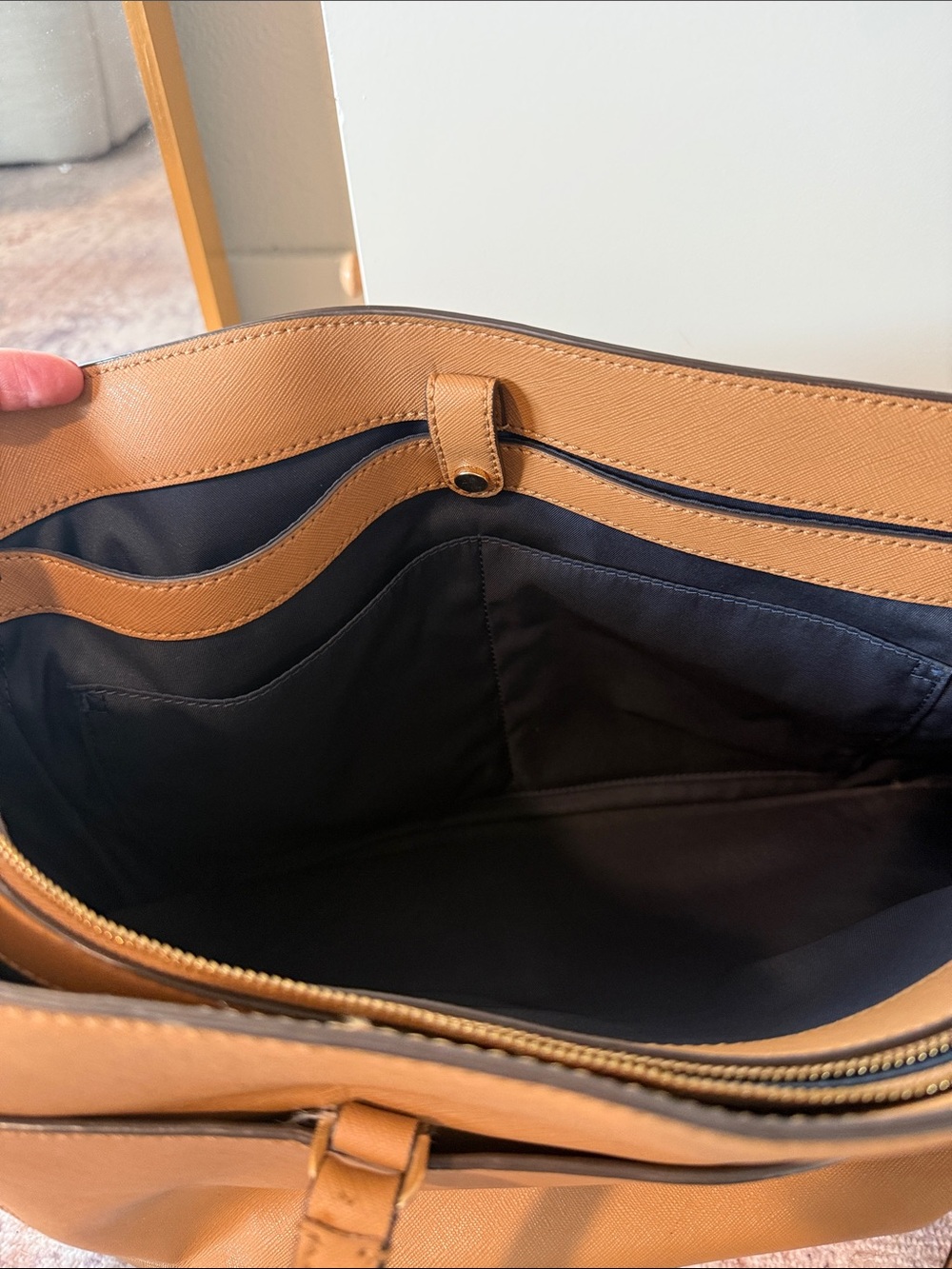Tory Burch Parker Large Tan Saffiano Tote Shoulder Bag - Picture 7 of 9